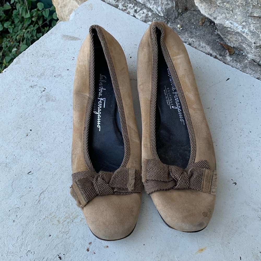 Ferragamo brown bow heels